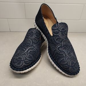 Clarks Women's Navy Print Slip On Shoes 6 1/2 M